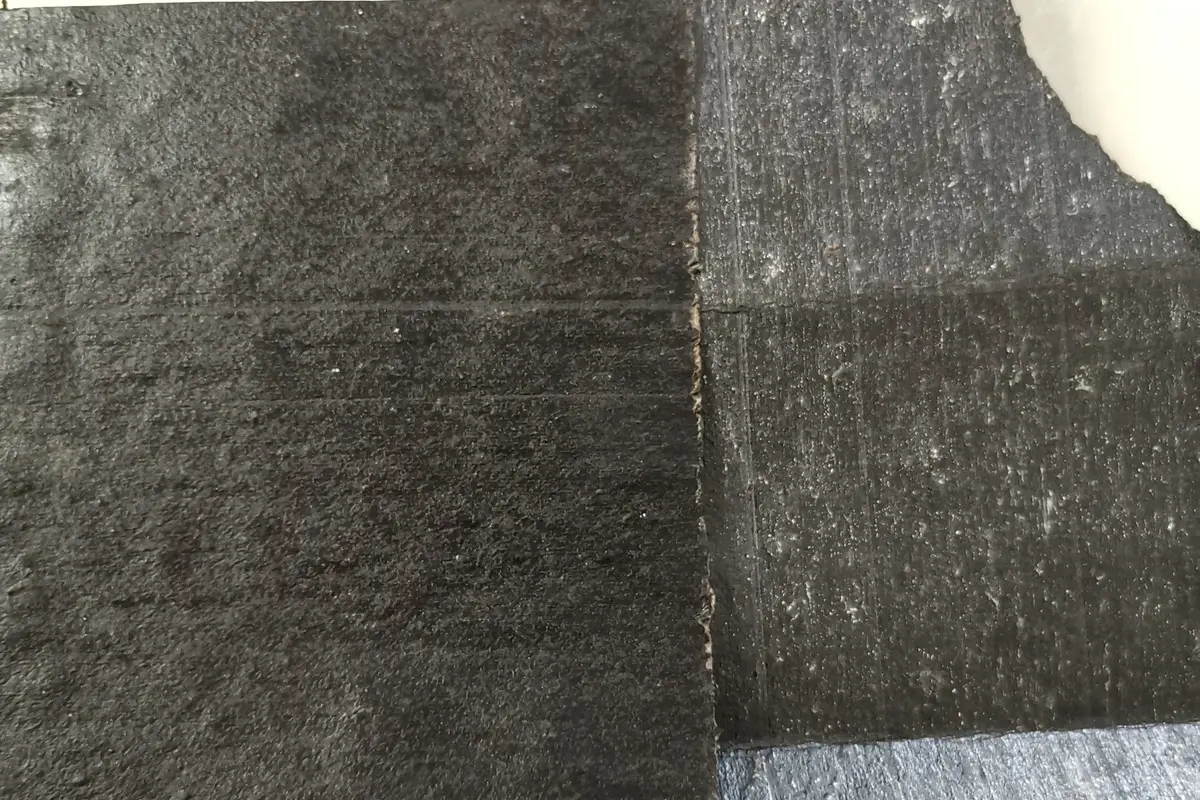 Detail nyata roofing felt berbahan dasar kertas