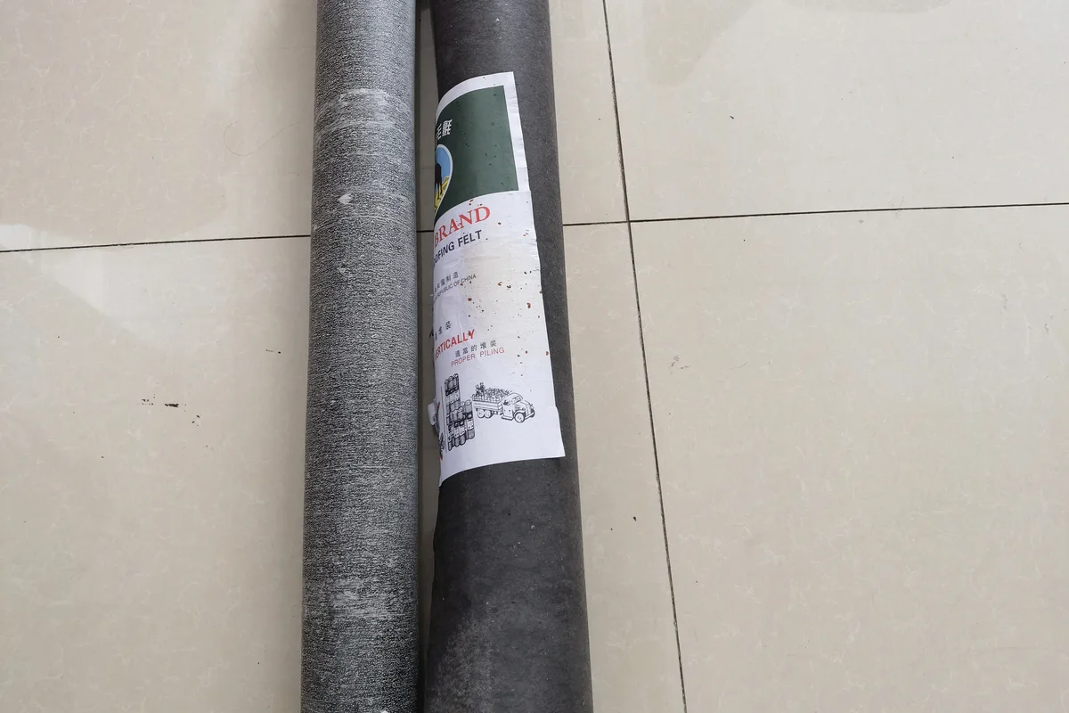 รายละเอียดจริงของกระดาษสักหลาดแอสฟัลต์ฐานกระดาษ