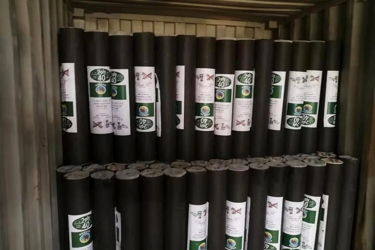 Roofing felt disiapkan dan dimuat untuk ekspor