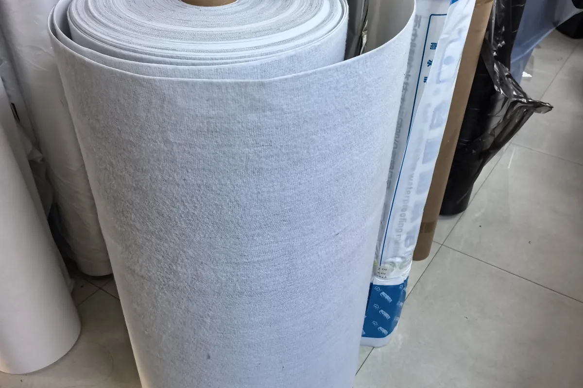 Polyester reinforcement roll and surface detail